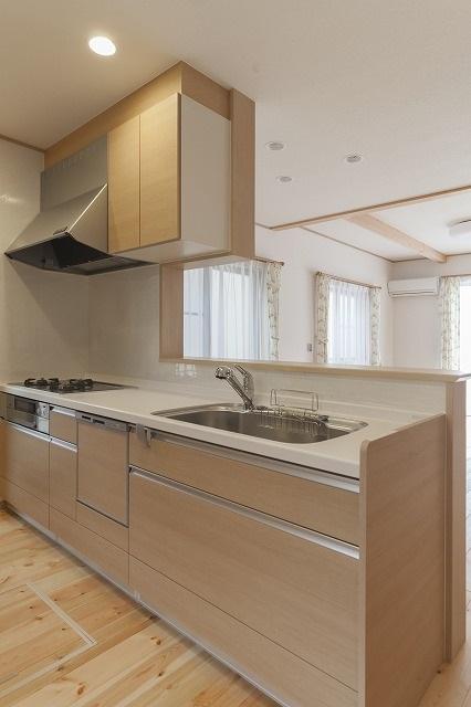 Other Equipment. Very bright system kitchen storage is of course rich glass top gas stove dishwasher, It comes to faucets with water filters!