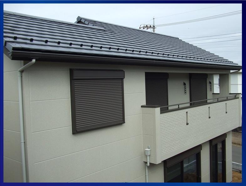 Local appearance photo. Protect the room with laundry from a sudden rain took veranda 4 Building roof ☆ And, 2F also !!! with shutter