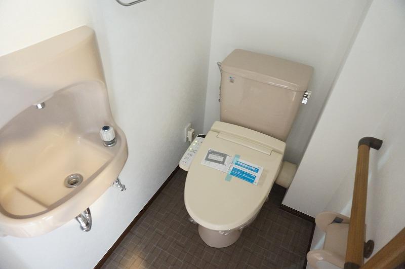 Toilet. There washbasin ☆