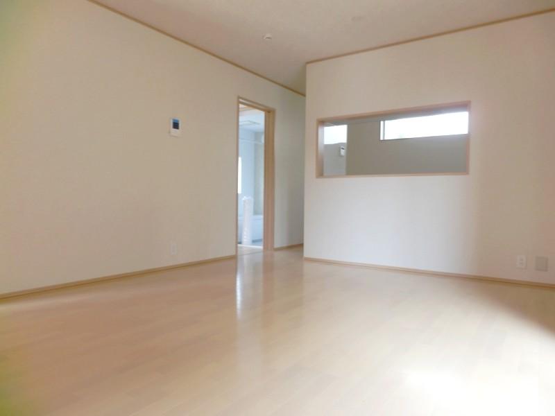 Same specifications photos (living)