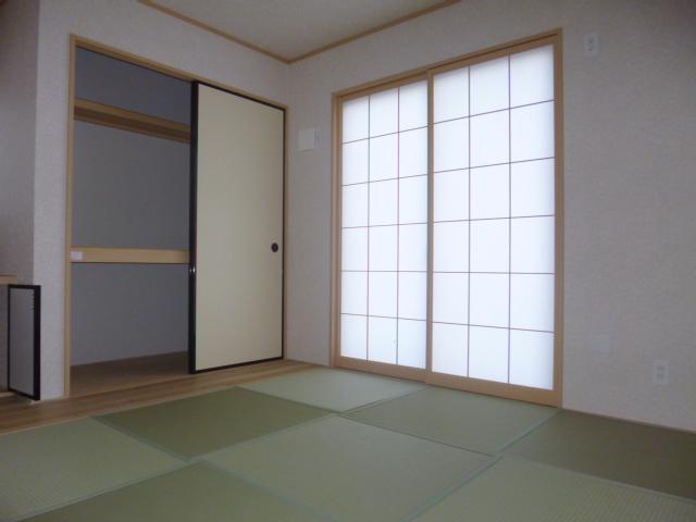 Non-living room. 1 Building