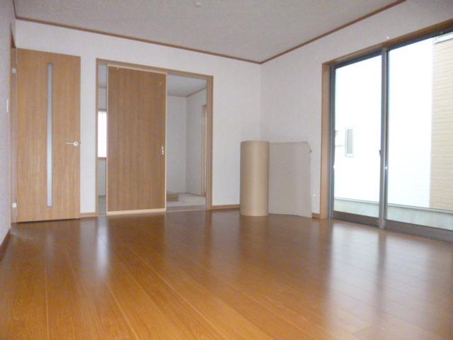 Non-living room. 6 Building