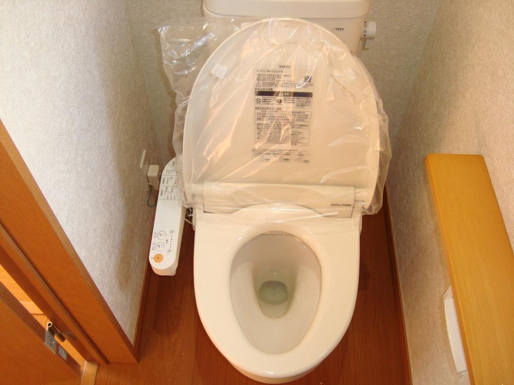 Toilet. 1 ・ Installing the toilet in two locations of 2F