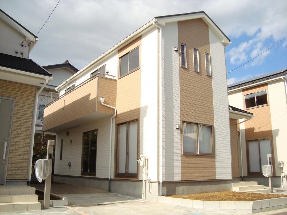 Local appearance photo. 4 Building