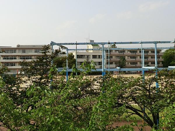 Primary school. 1300m to Murakami east elementary school