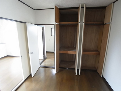 Living and room. Storage space is installed, You can use a wide room. 