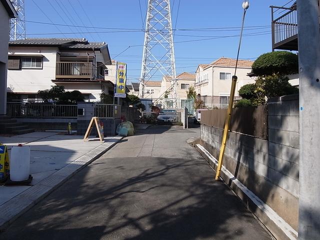 Local photos, including front road. Yachiyodai Station walk 13 minutes