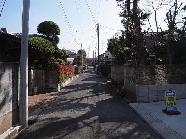 Local photos, including front road. It is a quiet residential area