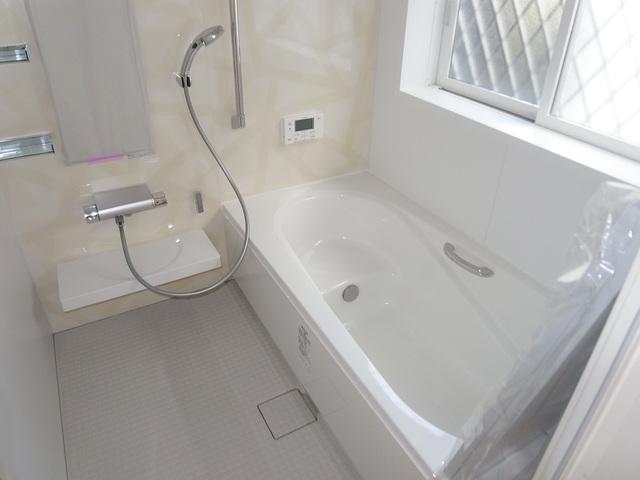 Bathroom. Bright shades of system bus