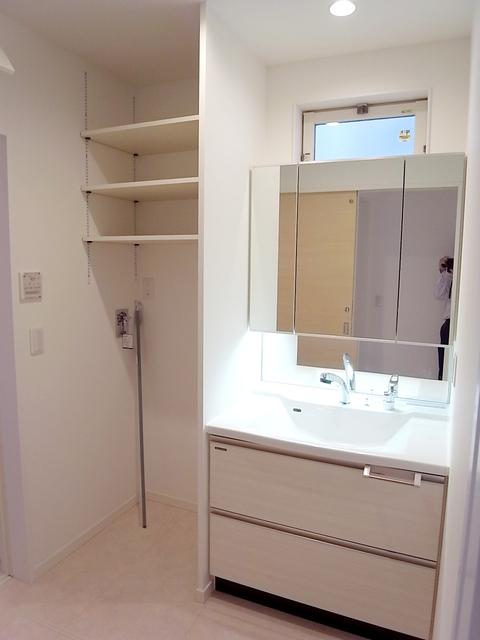 Wash basin, toilet. Vanity storage rich three-sided mirror type, Linen is with storage