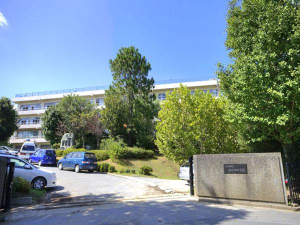 Junior high school. Owada 2250m until junior high school