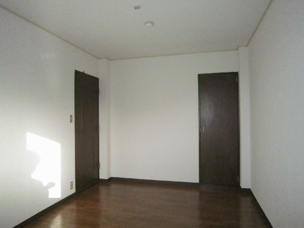 Other room space. You can also use a wide room in storage with Western-style