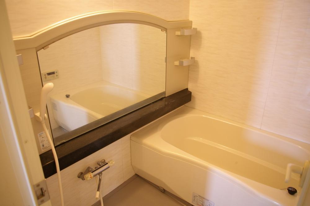 Bathroom. Indoor (12 May 2013) Shooting