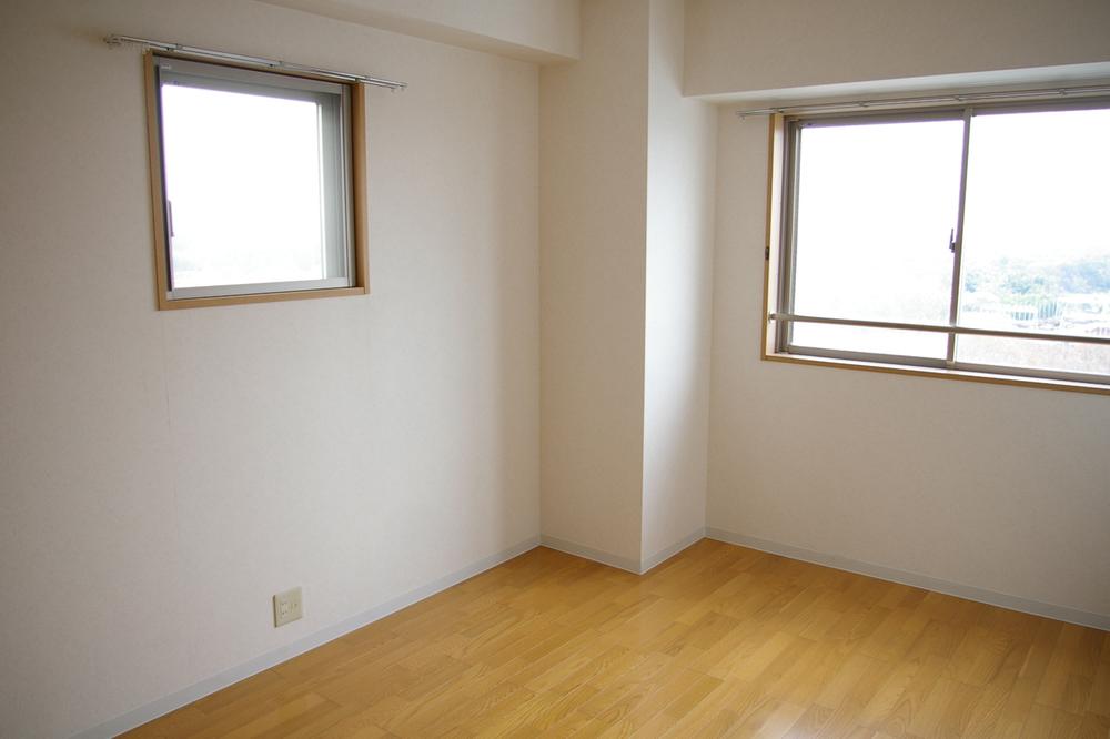 Non-living room. Indoor (12 May 2013) Shooting