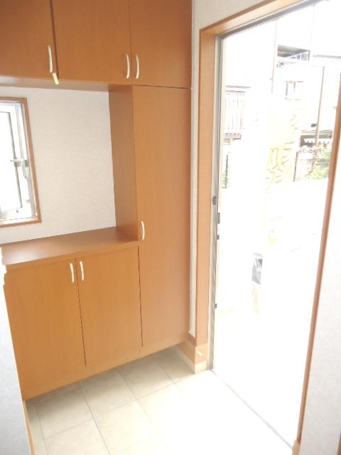 Entrance. Local (10 May 2013) Shooting