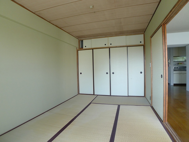 Other room space. There is also a purr relaxing Japanese-style room