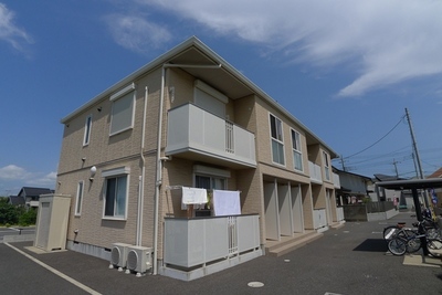 Building appearance. There in the parking lot 5,250 yen on site.