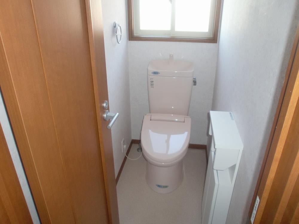 Toilet. 2F toilet with storage