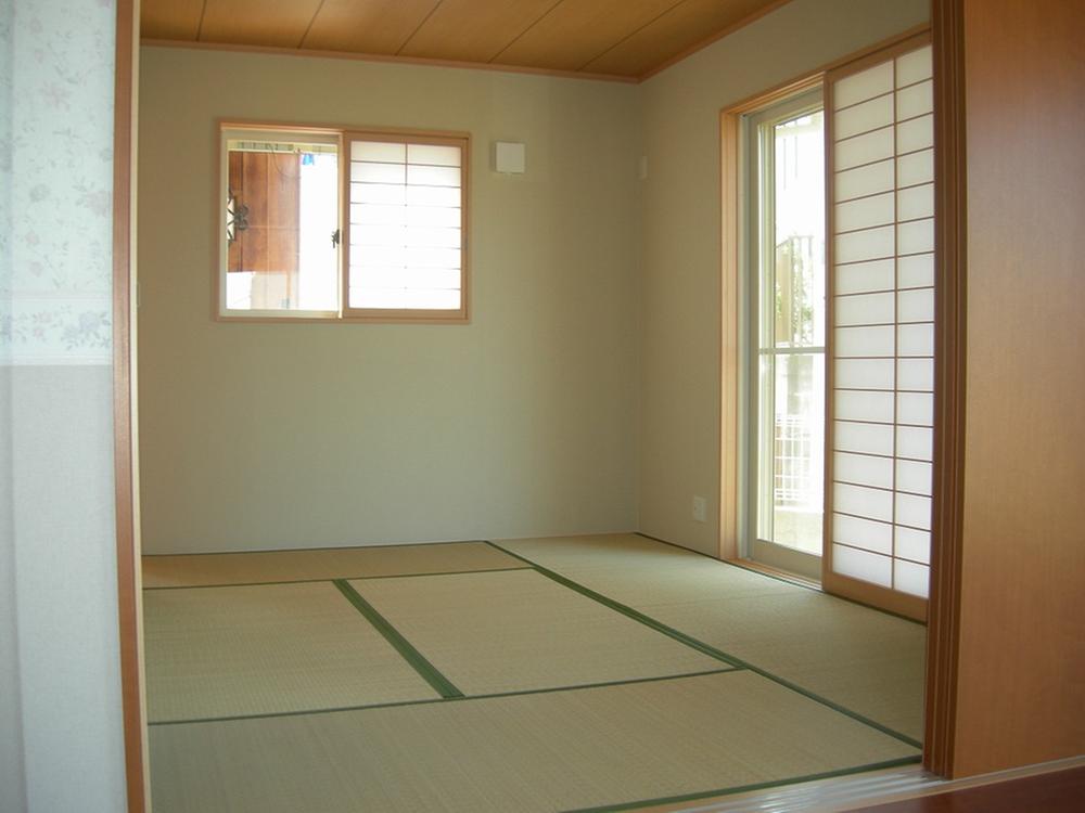 Non-living room. Spacious Japanese-style room 6 quires