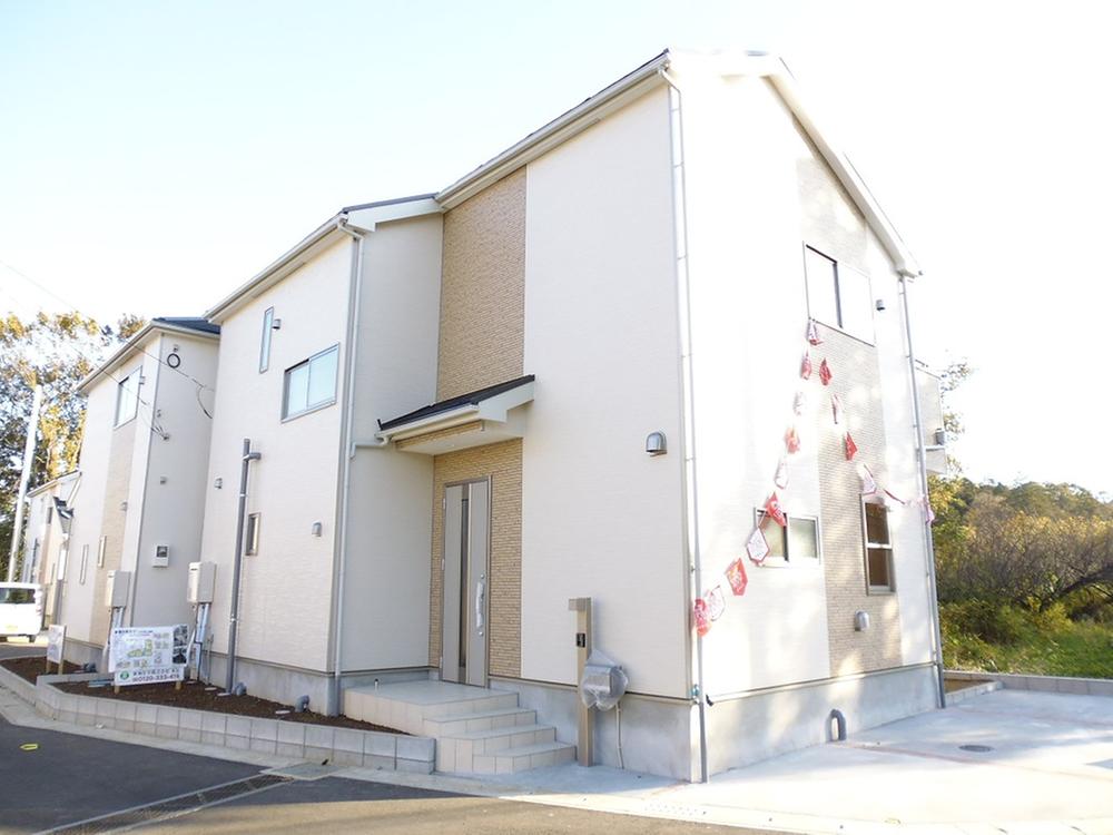 Local appearance photo. Sunny