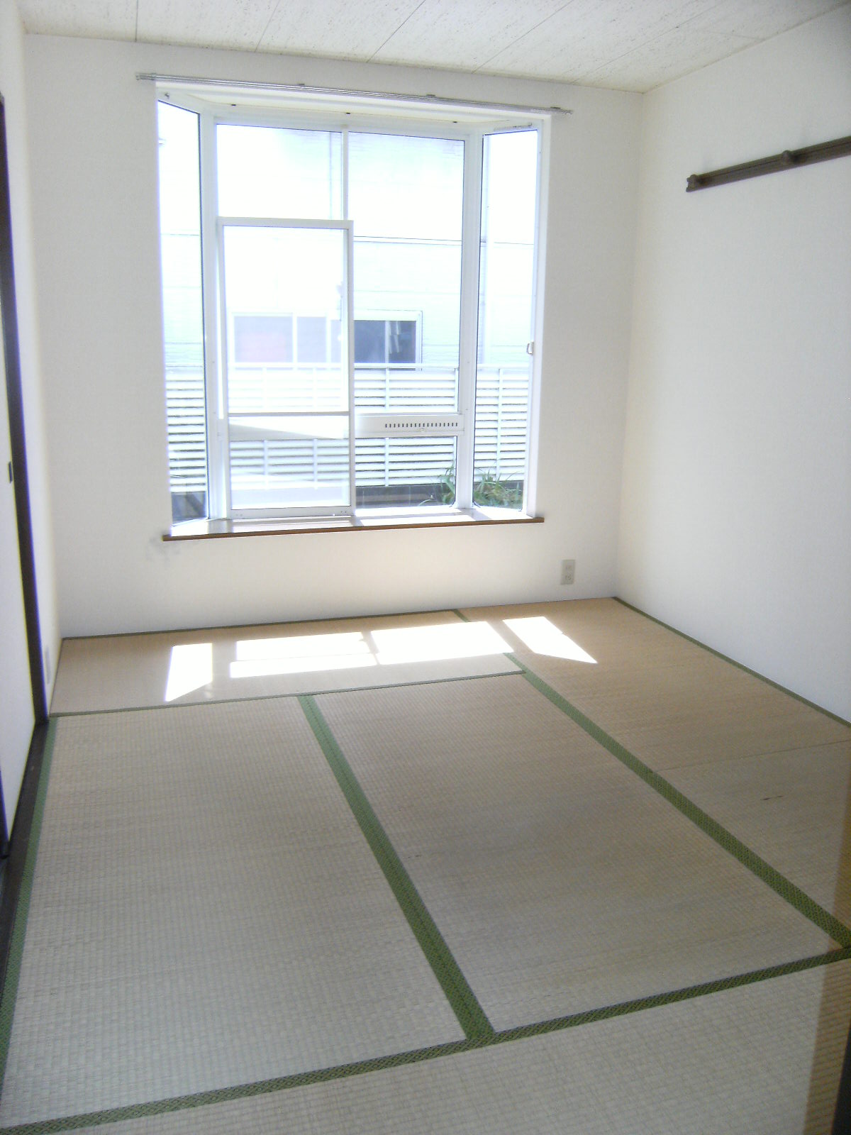 Living and room. Bay window with a Japanese-style room