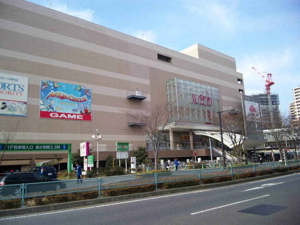 Shopping centre. 1000m to Aeon Shopping Center