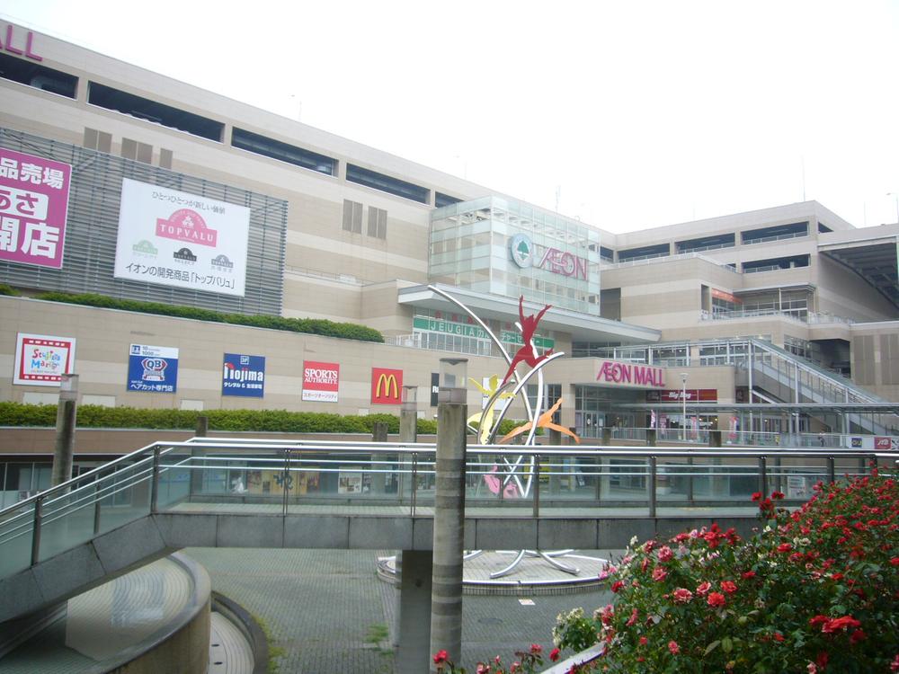 Shopping centre.  ◆ Ion Yachiyo Midorigaoka (about 960m: 12 minutes walk)