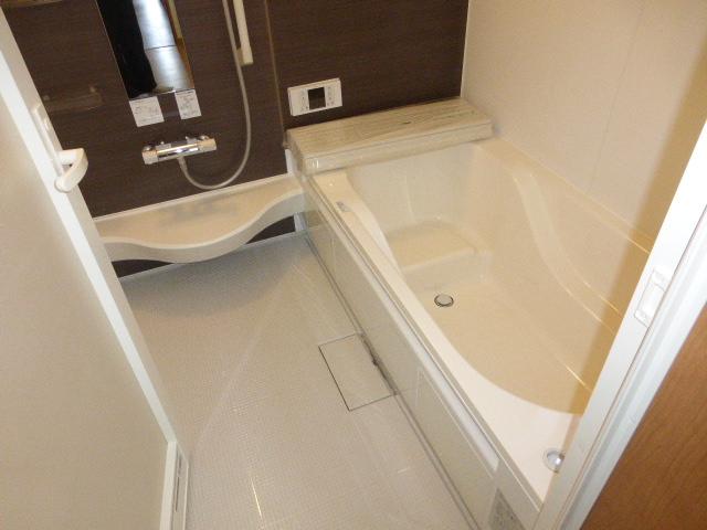 Bathroom. Local (12 May 2013) shooting 1 Building