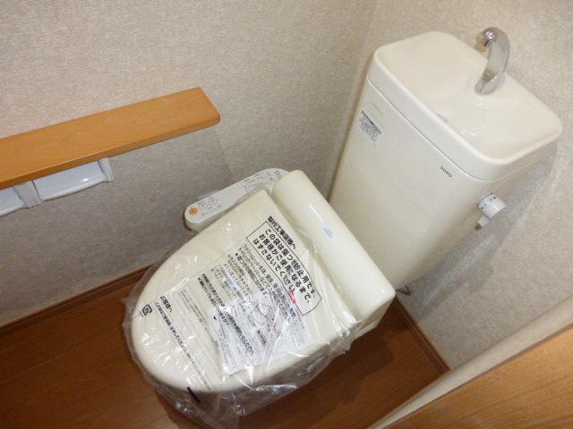 Toilet. Local (12 May 2013) shooting 1 Building