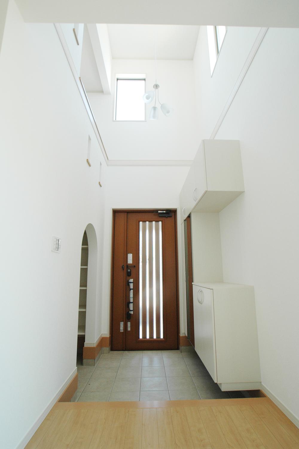 Model house photo. Entrance with a sense of openness