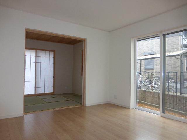 Living. Local (12 May 2013) Shooting A Building