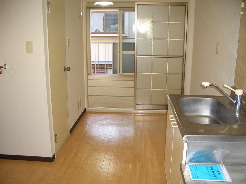 Other room space. The kitchen and the living room is as Kugireru with sliding door.