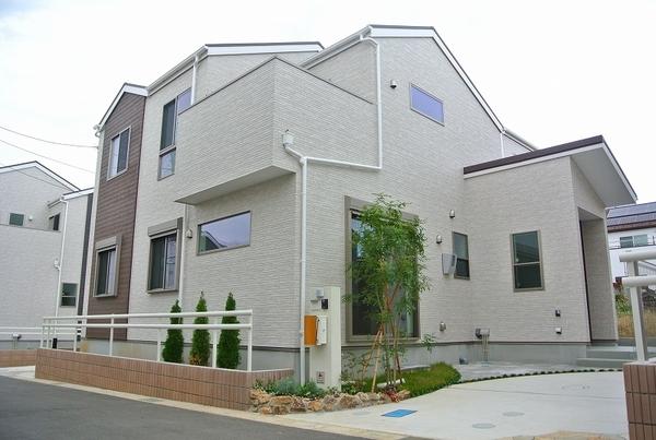 Local appearance photo. Local (11 May 2013) Shooting