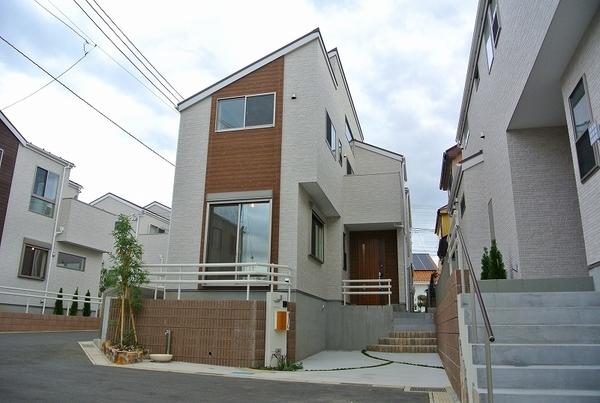 Local appearance photo. Local (11 May 2013) Shooting