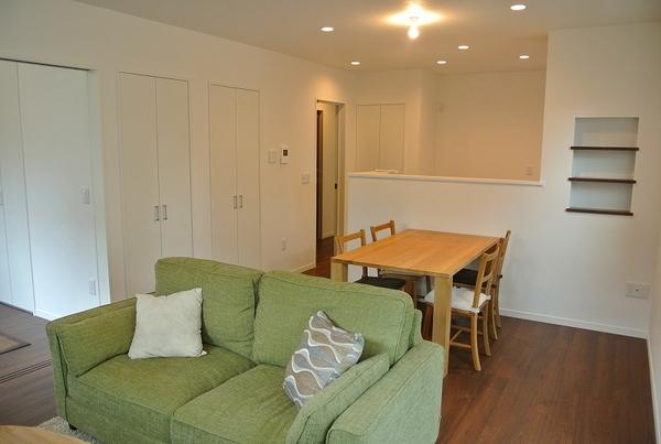 Living. Local (11 May 2013) Shooting