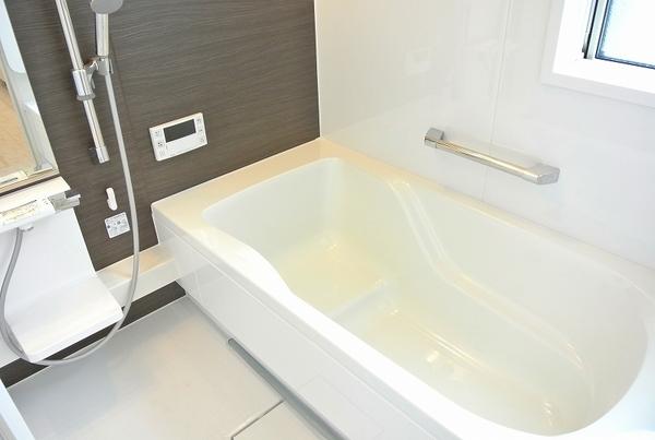 Bathroom. Local (11 May 2013) Shooting