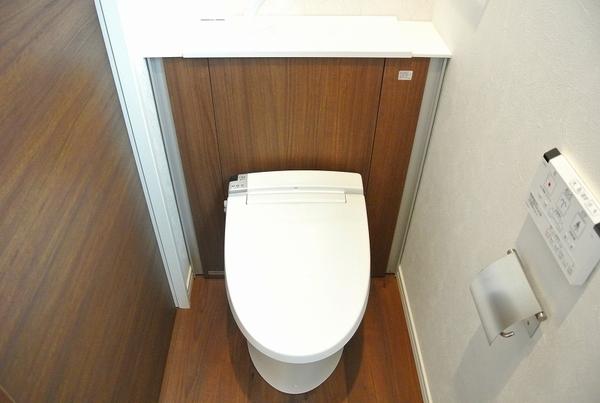 Toilet. Local (11 May 2013) Shooting