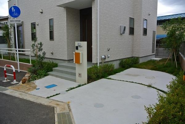 Parking lot. Local (11 May 2013) Shooting