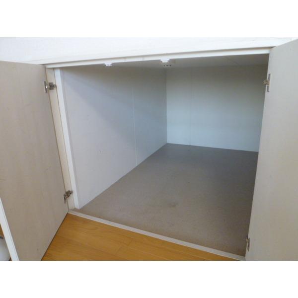 Receipt. Western-style storages