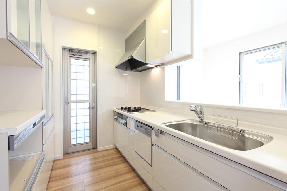 Bright, Face-to-face kitchen clean "white"
