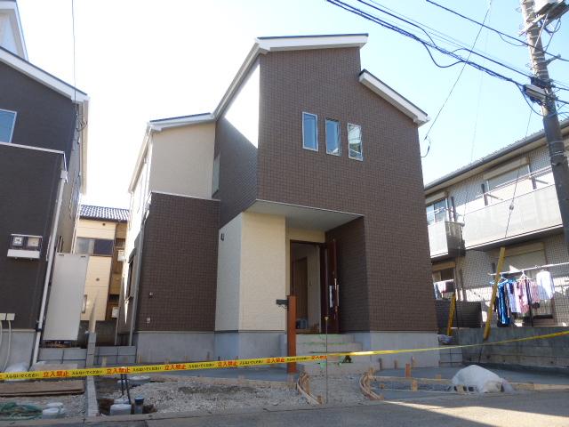 Local appearance photo. Local (12 May 2013) shooting A Building