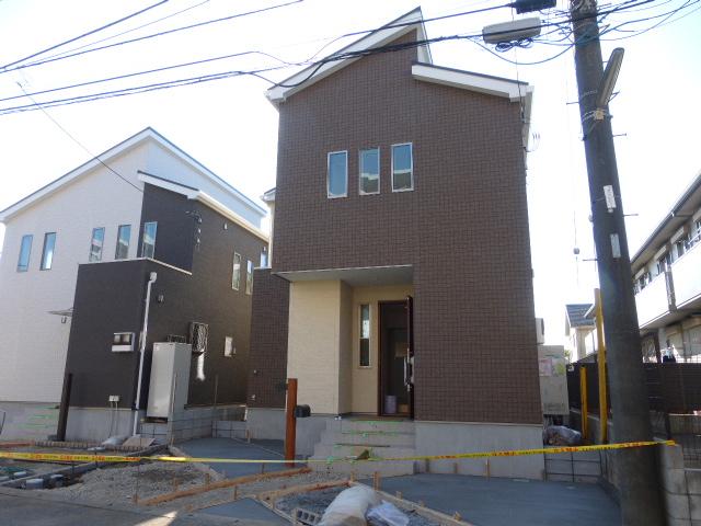 Local appearance photo. Local (12 May 2013) shooting A Building