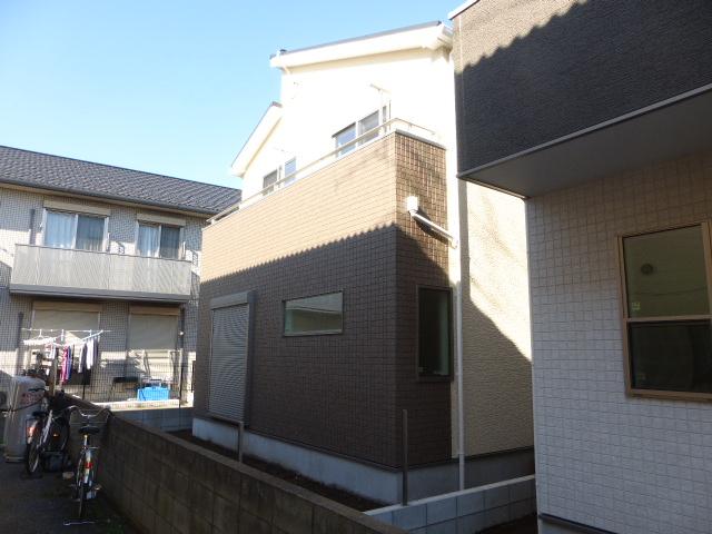 Local appearance photo. Local (12 May 2013) shooting A Building