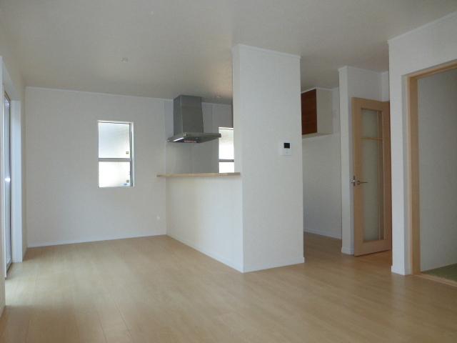 Living. Local (12 May 2013) shooting A Building