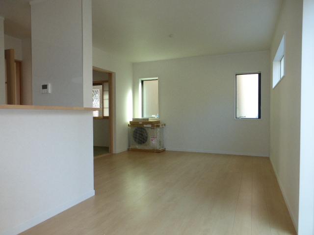 Living. Local (12 May 2013) shooting A Building