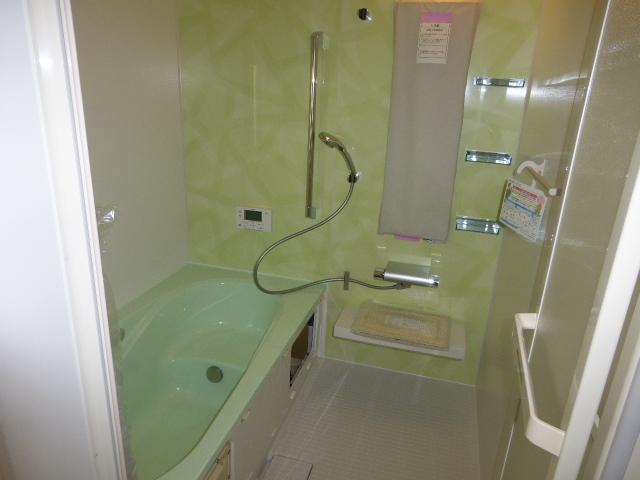 Bathroom. Local (12 May 2013) shooting B Building