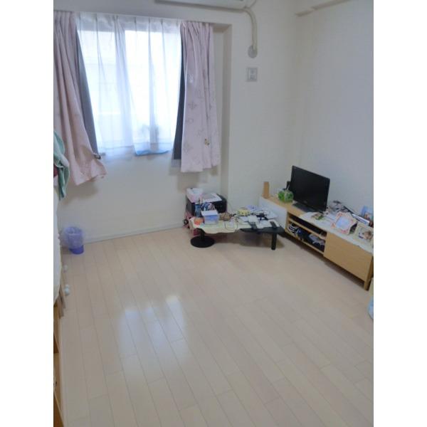 Non-living room. About 7 Pledge of Western-style