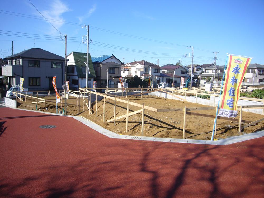 Local photos, including front road.  ☆ Yang per good ☆  ◆ 2 Station Available Local (12 May 2013) Shooting