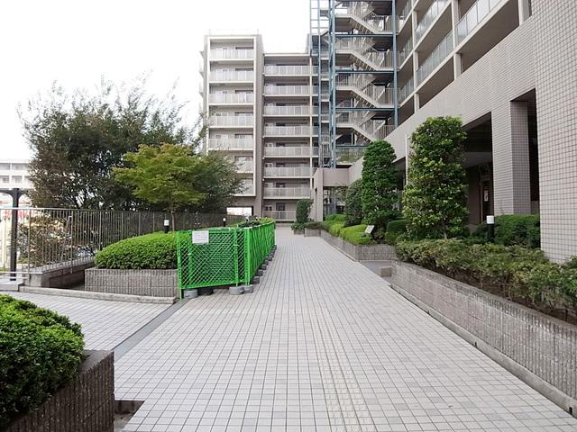 Entrance. Granite-topped entrance, Auto lock apartment of peace of mind