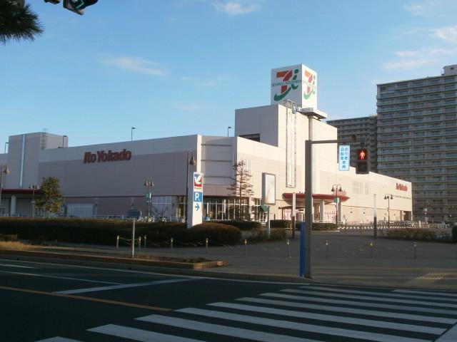 Supermarket. Ito-Yokado to Yotsukaidou shop 3400m